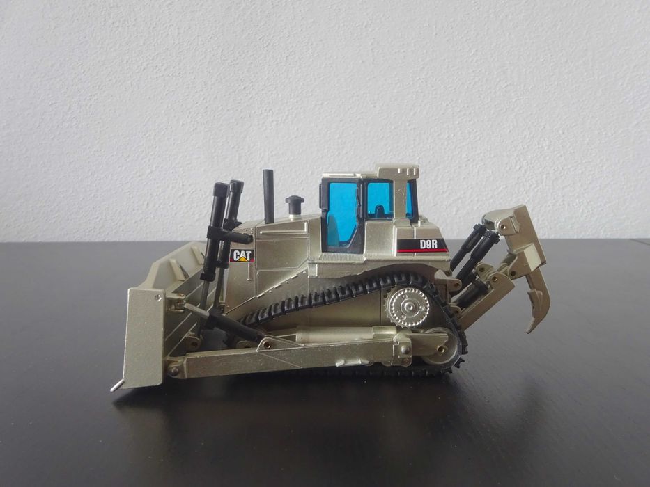 1:50 NZG CAT D9R Bulldozer "Silver"