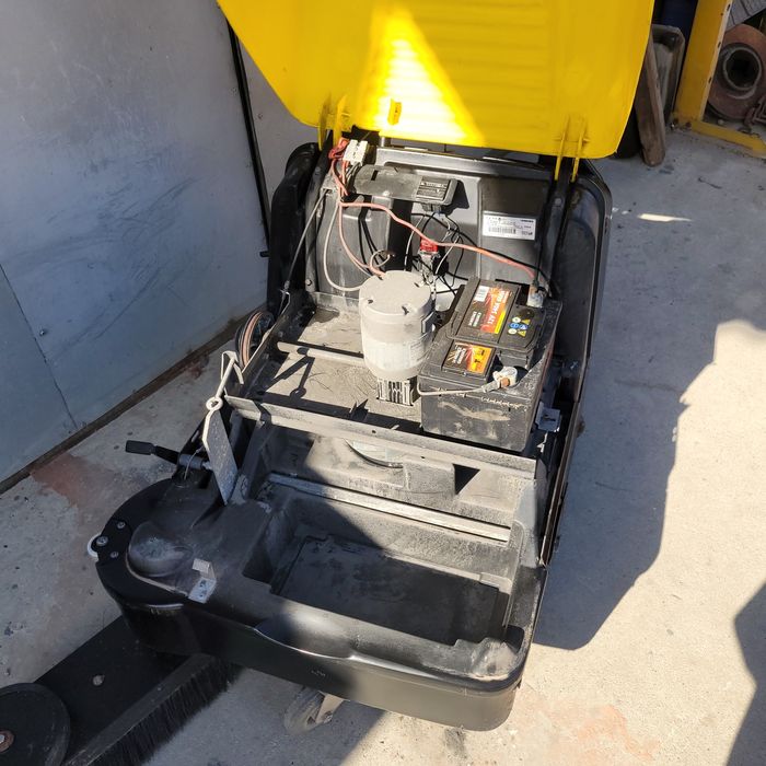 Zamiatarka akumulatorowa Karcher KSM 750 BAT