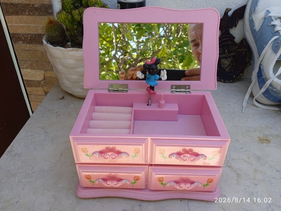 Guarda jóias para menina