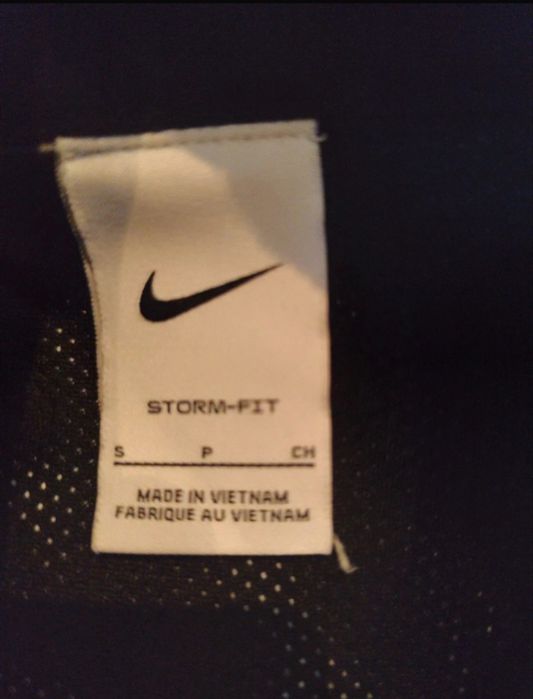Casaco corta-vento nike novo nunca usado entrego em maos no porto