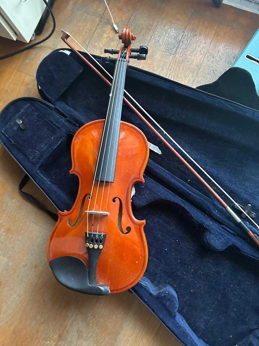 Violino 1/2 em bom estado