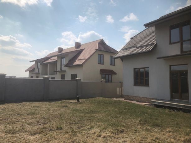 Продам комплекс в коттеджном поселке ,,Родичи,,