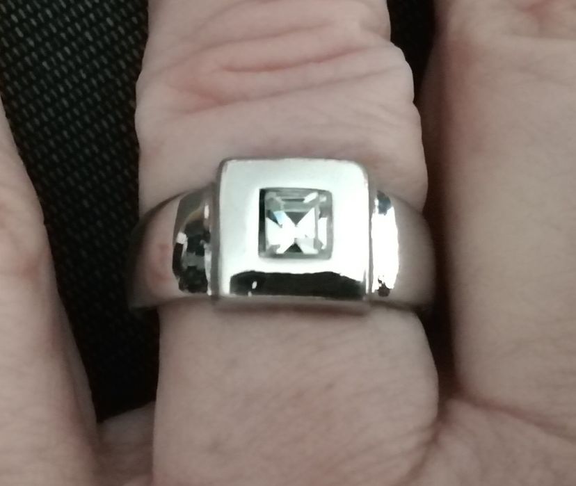 Anel metal  cromado com brilhante