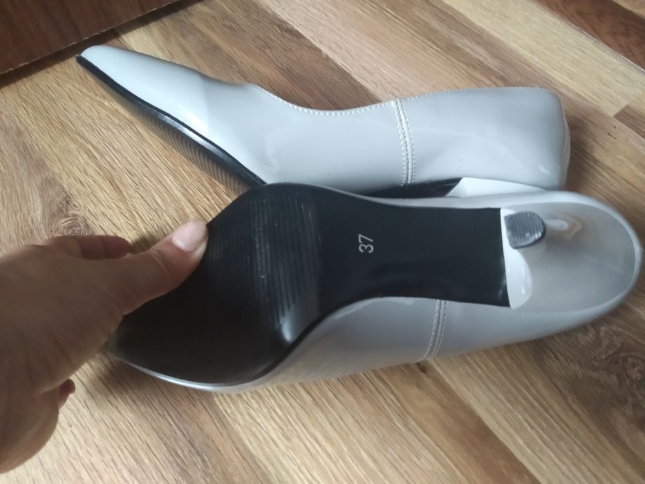 Pantofle Lakierowane Szare r.37