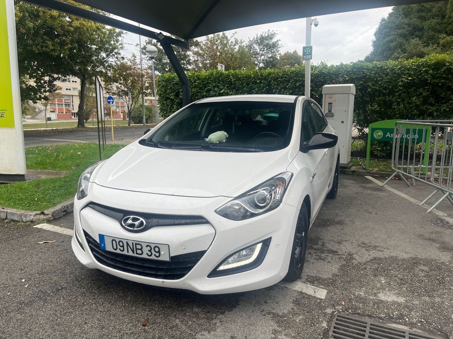 Hyundai i30 blue drive