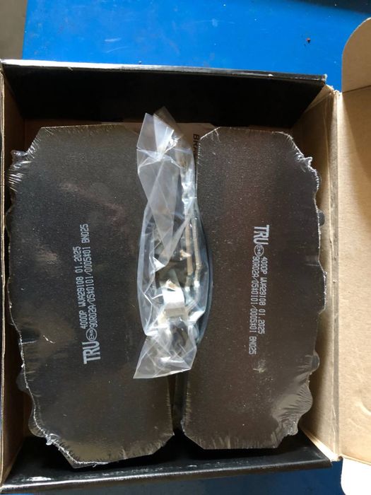 Дискові гальмівні колодки для вантажних автомобілів та причепів.