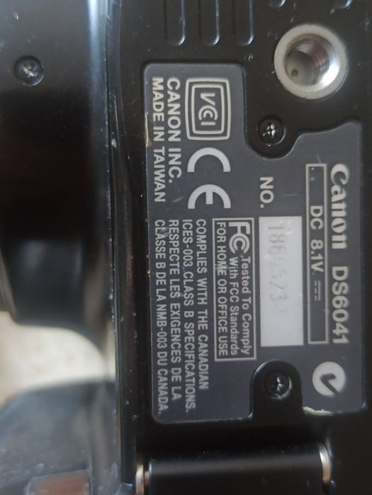 Canon EOS 300D (body)+ Ładowarka, Bateria, Pasek/Uszkodzony- reaguje