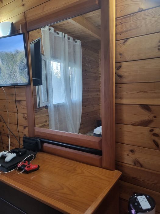 Conjunto de Quarto (Cama Casal + Mesas de Cabeceira + Cómoda)