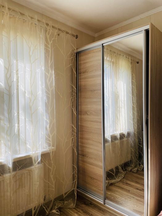 Продається  квартира в приватному будинку одноповерховому є генератор)