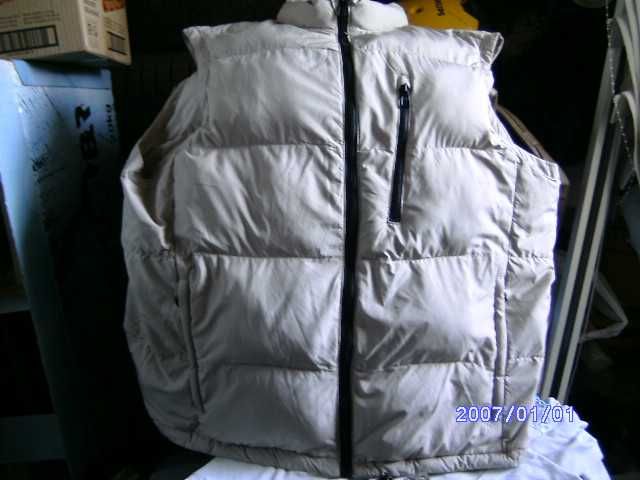 продам фирменную женскую жилетку фирмы ZARA