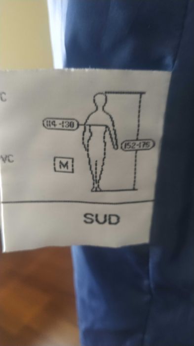 Kurtka wodoodporna nieużywana.