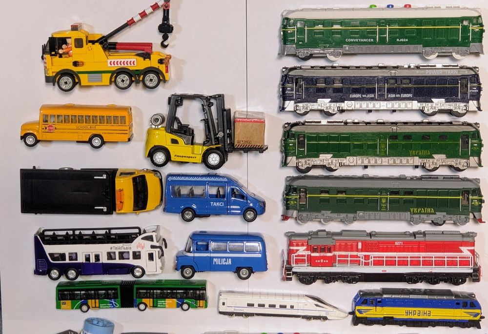 Трамвай, вагон метро, локомотив, троллейбус, автобус