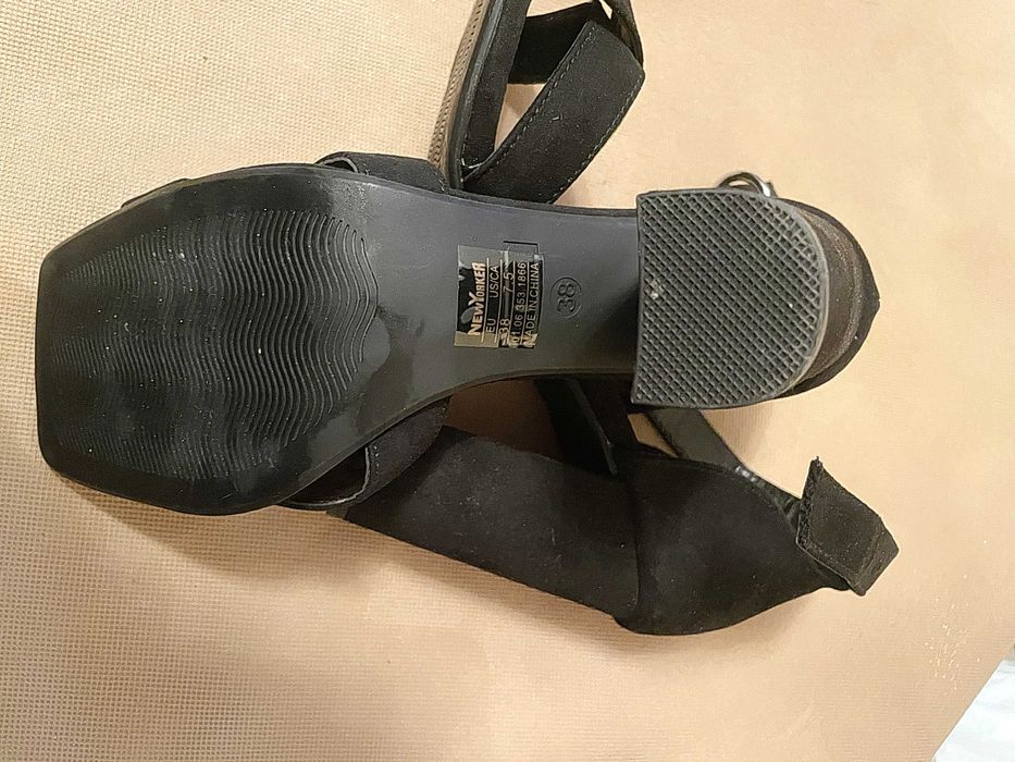 Жіночі босоніжки NewYorker