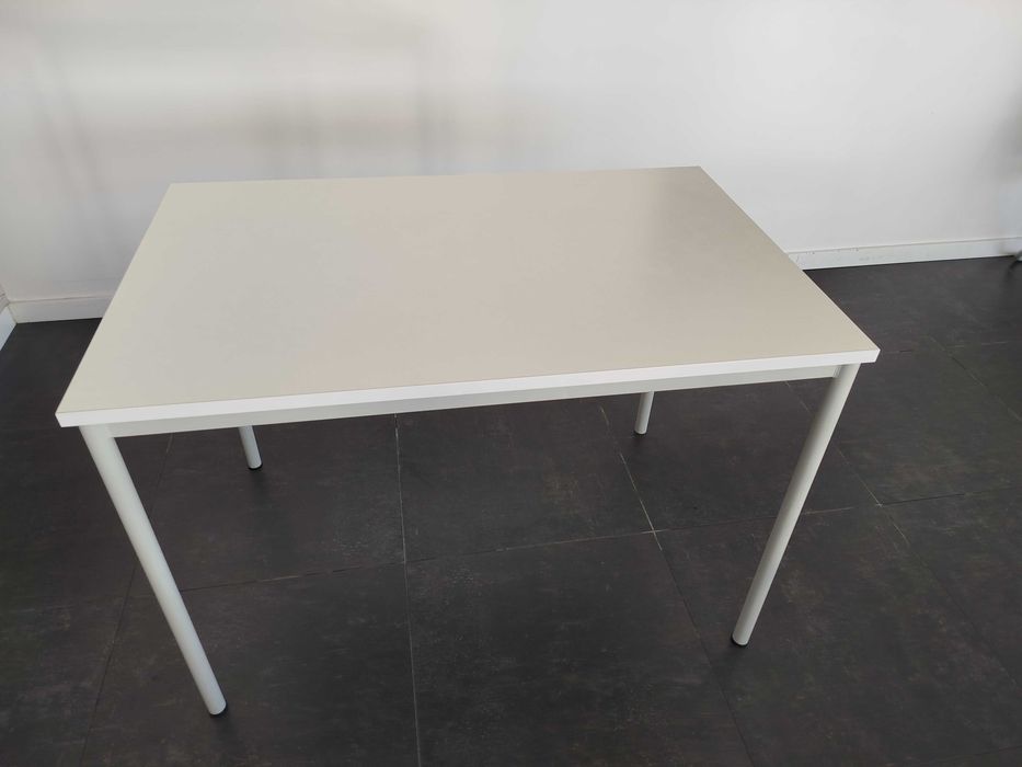 Mesas para restaurante em ferro