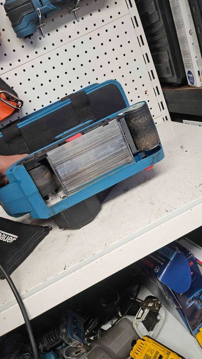 Szlifierka taśmowa Erbauer 950 W