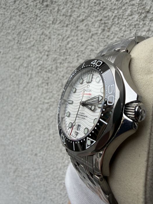 Швейцарський годинник Omega Seamaster White