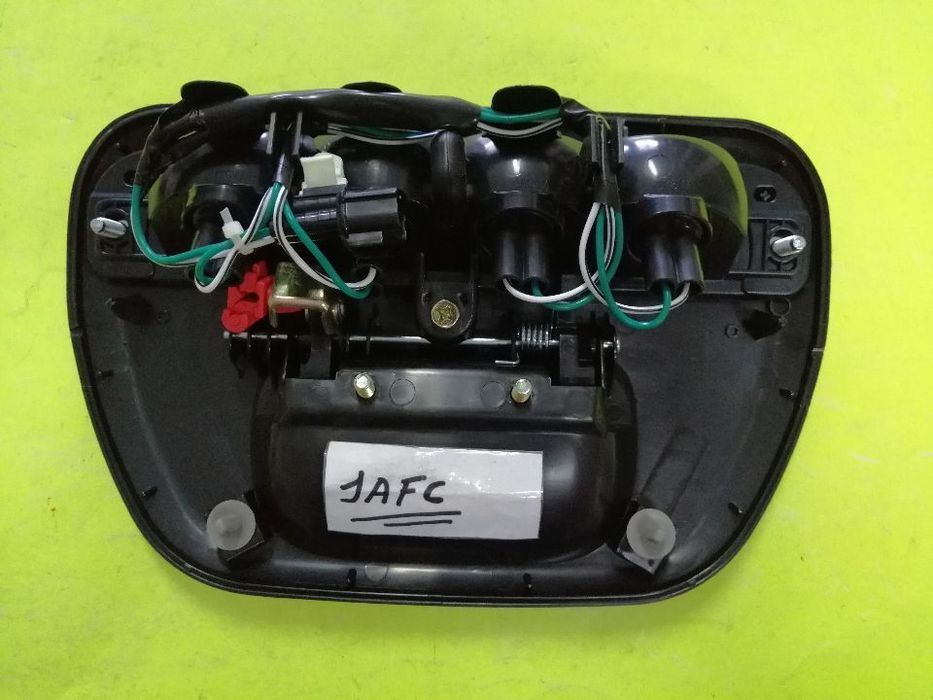 Farolim de 3º Stop e puxador mala Mitsubishi L200 KBT 2005-- NOVO