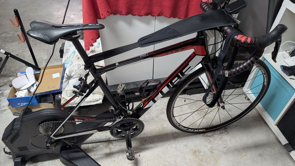 Bicicleta de estrada CUBO carbono  tamanho M -53