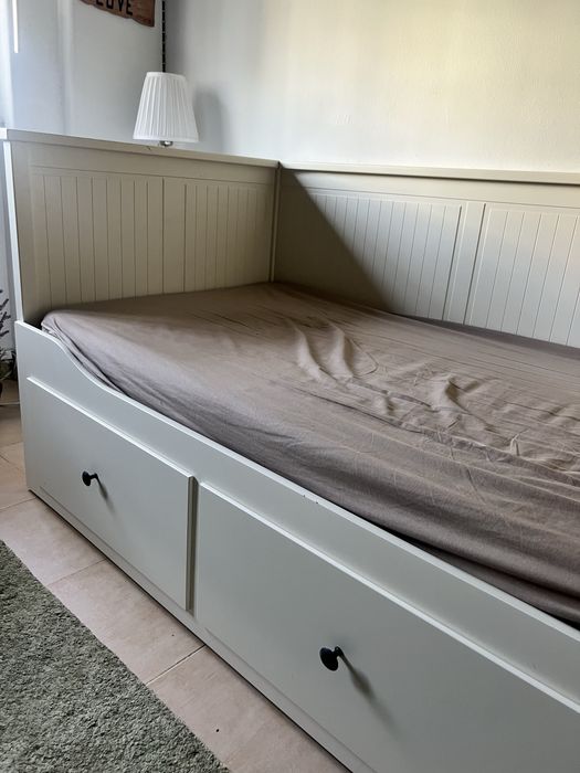 Vendo cama/sofa e mesa de cabeceira