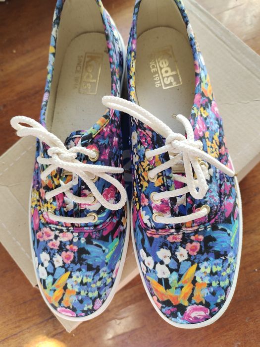 Яскраві кеди на стопу 24см