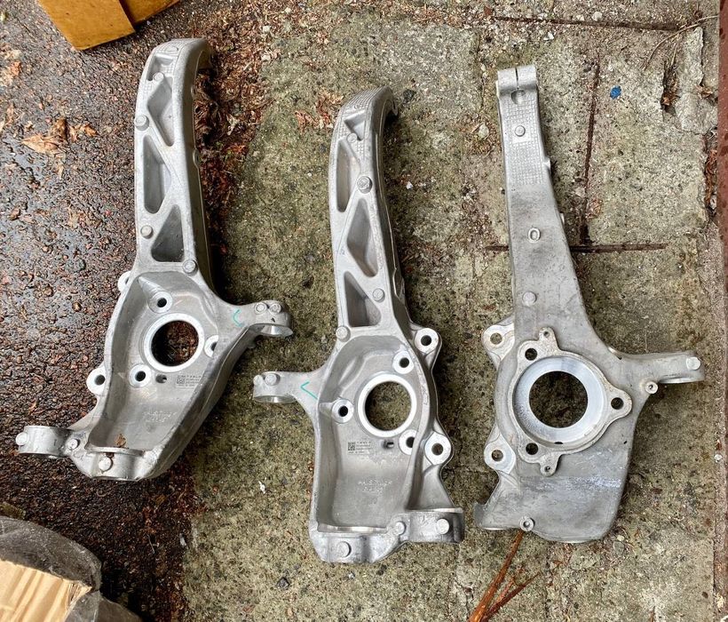 Поворотный кулак цапфа Tesla model Y 3 передний правый левый оригинал