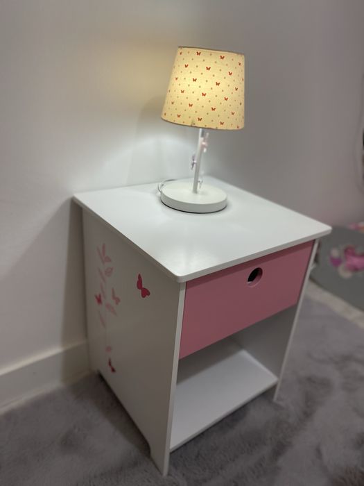 Mesa de cabeceira mais candeeiro borboletas ( preço dos 2 )