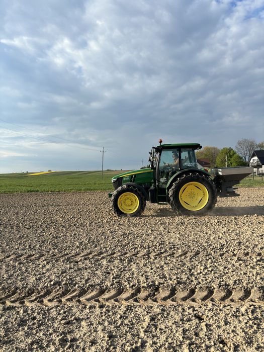 Wynajem ciągnika rolniczego John Deere Ładowarek teleskopowych
