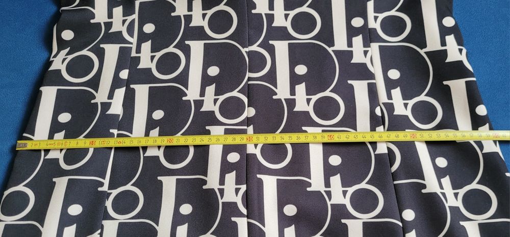 Sukienka zapinana, jak marynarka damska