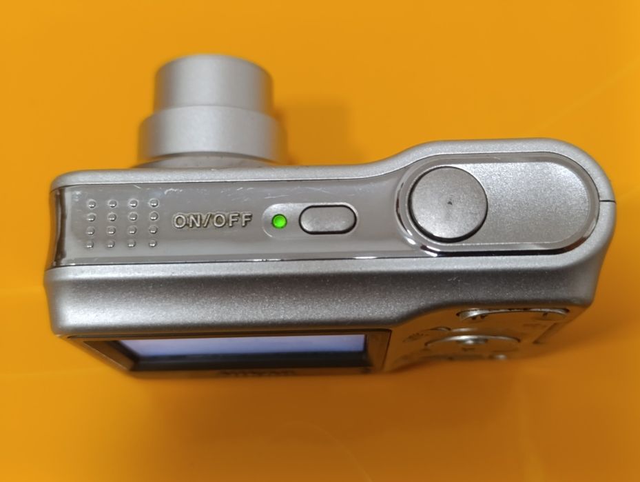 Aparat cyfrowy kompaktowy Nikon Coolpix  L4, na baterie AA, 99% OK