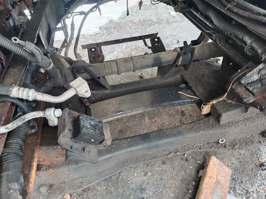 Nissan Cabstar Maxity 2.5 zwrotnice , most tylni części