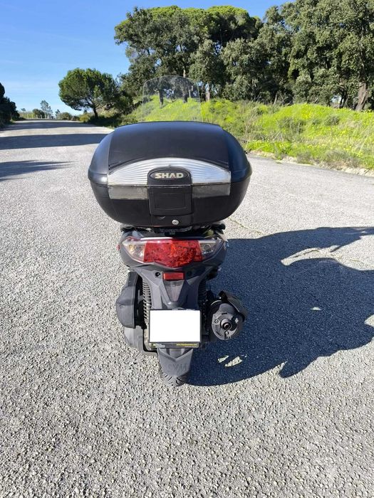 SYM 300i GTS com Topcase