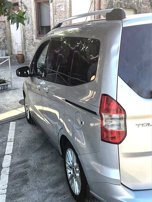 Carrinha Ford Tourneo Courier 1.0 EcoBoost Titanium