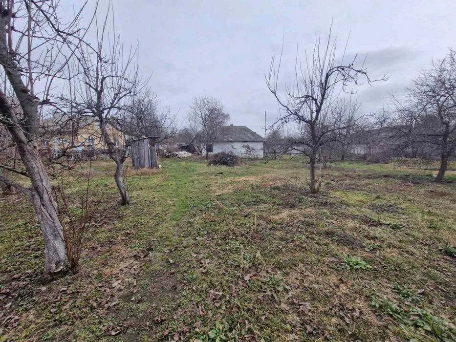 Земельну ділянку