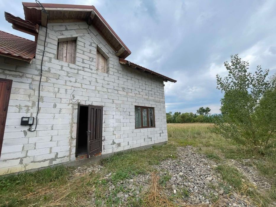 Продається будинок в селі Новобарово