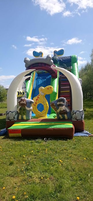 dmuchana zjeżdżalnia, plac zabaw dla dziecka