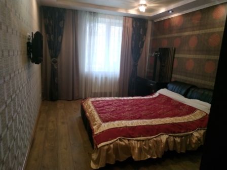 Поділля, 2-кім. квартира з окремими кімнатами на першому поверсі.