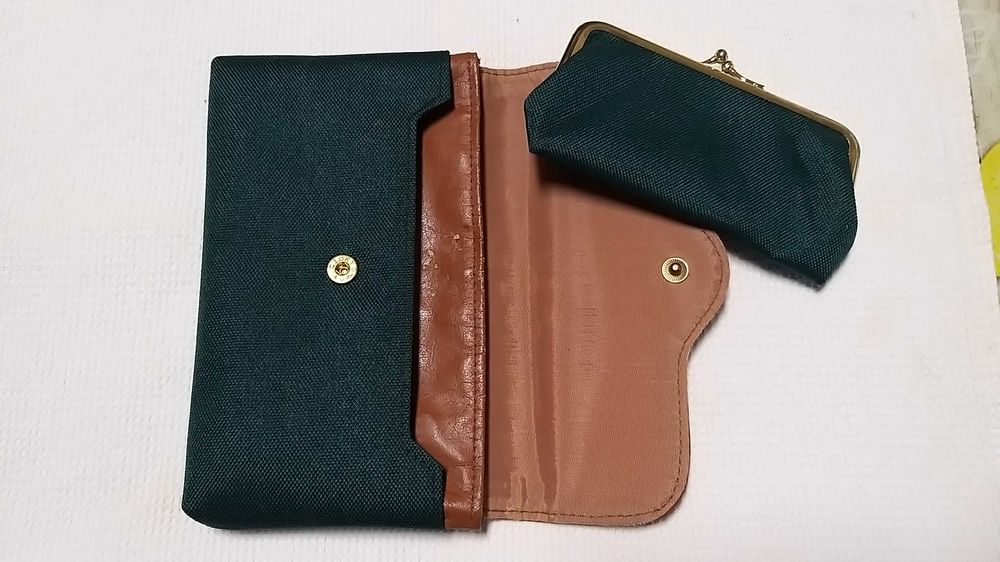 carteira verde NOVA, com porta moedas extra