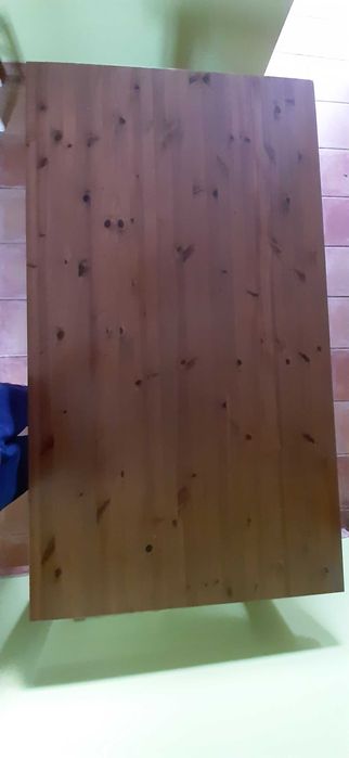 Mesa de refeição em madeira (cor cerejeira)