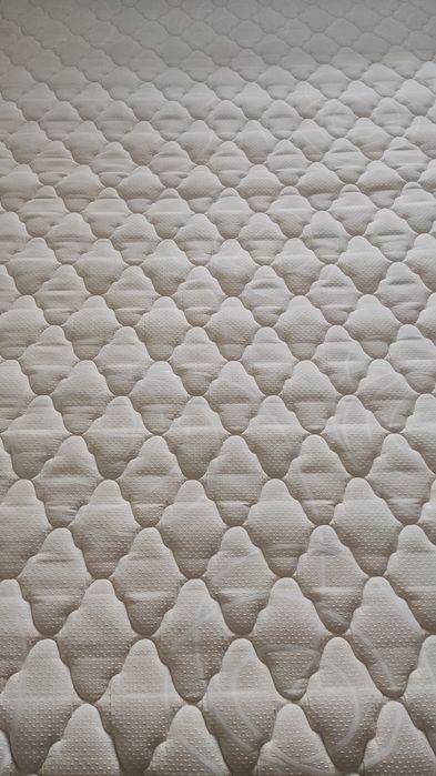 Estrado com pernas + colchão Pikolin Contract 160 x 200 cm.