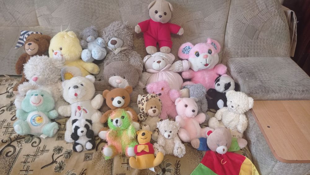 Мягкие игрушки по 30 грн, за все-250 грн.