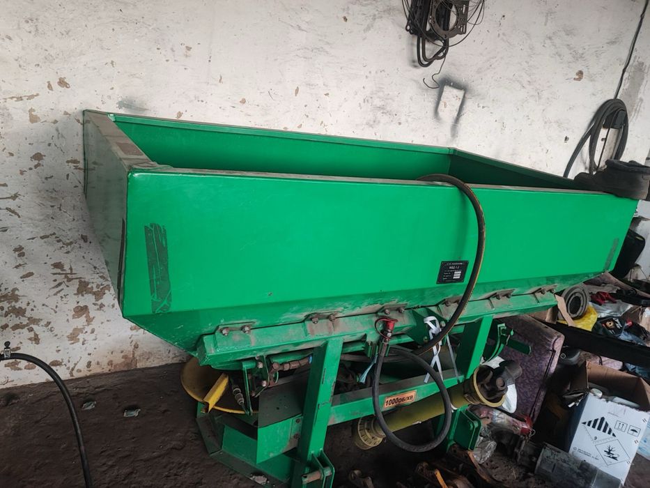 Розкидач добрива МВД 1.2