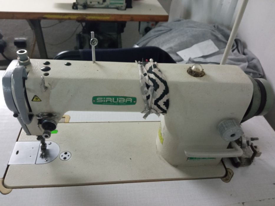 Швейна машинка SIRUBA
