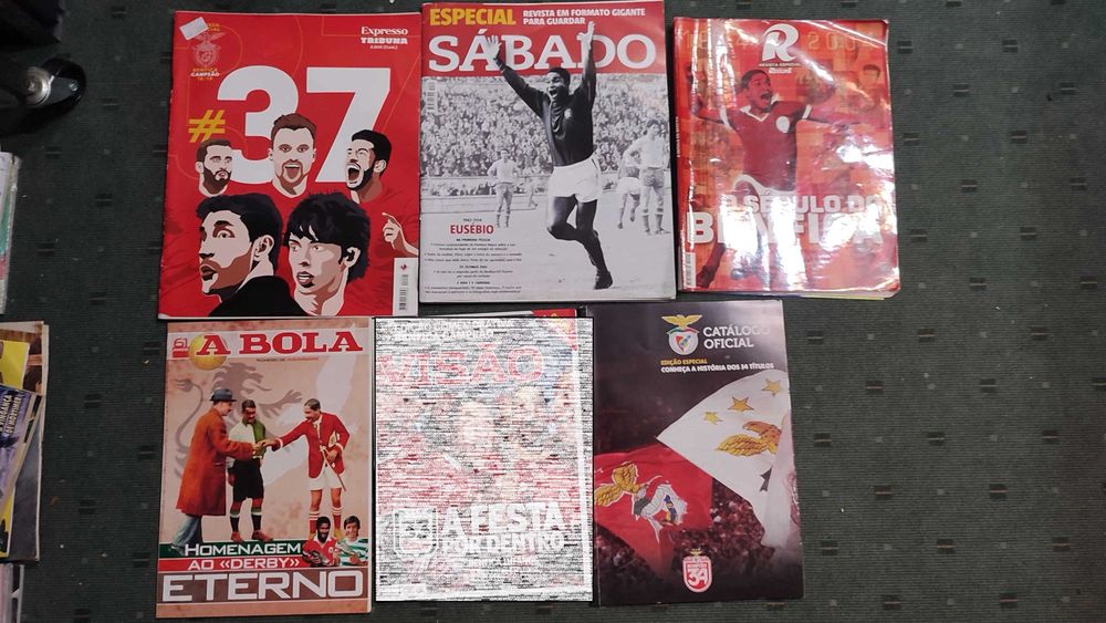 Lote 40 Revistas e jornais sobre S. L. Benfica