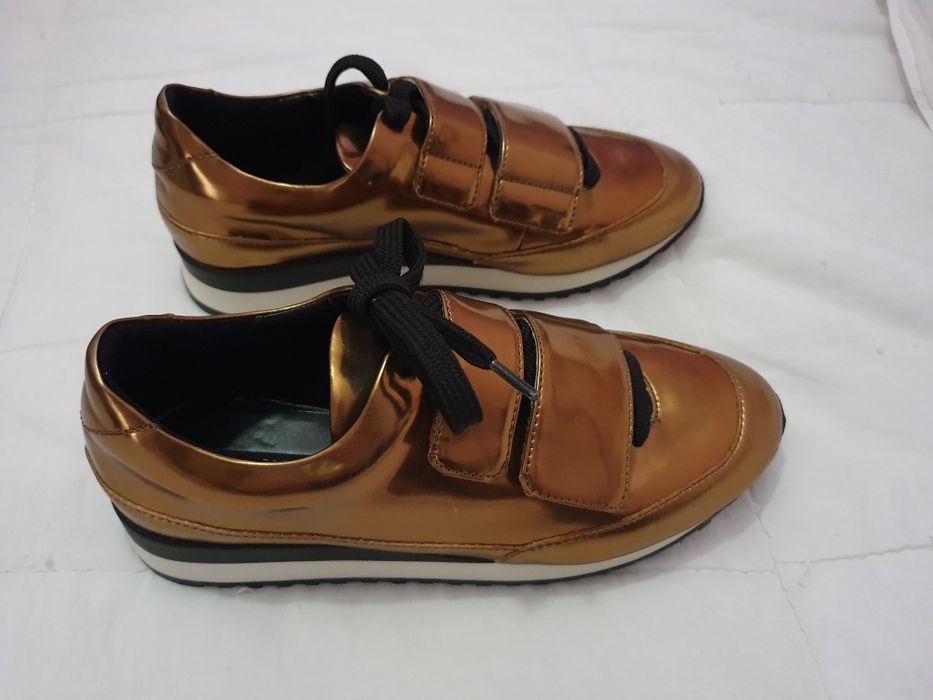 Tênis Zara dourado bronze 36