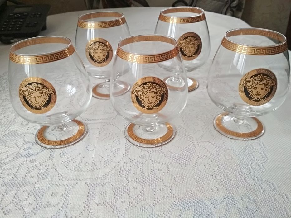 Коньячные бокалы  с позолотой.