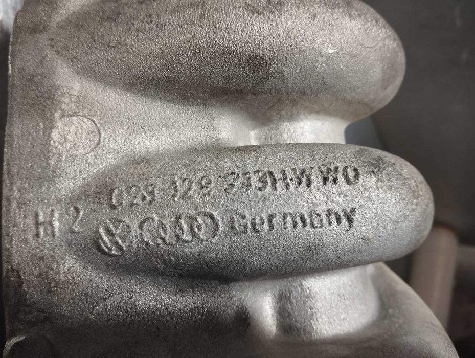 Coletor / Colector de Admissão Volkswagen Golf III / Caddy II / Seat Ibiza 6K / Inca 1.9D 028129713H