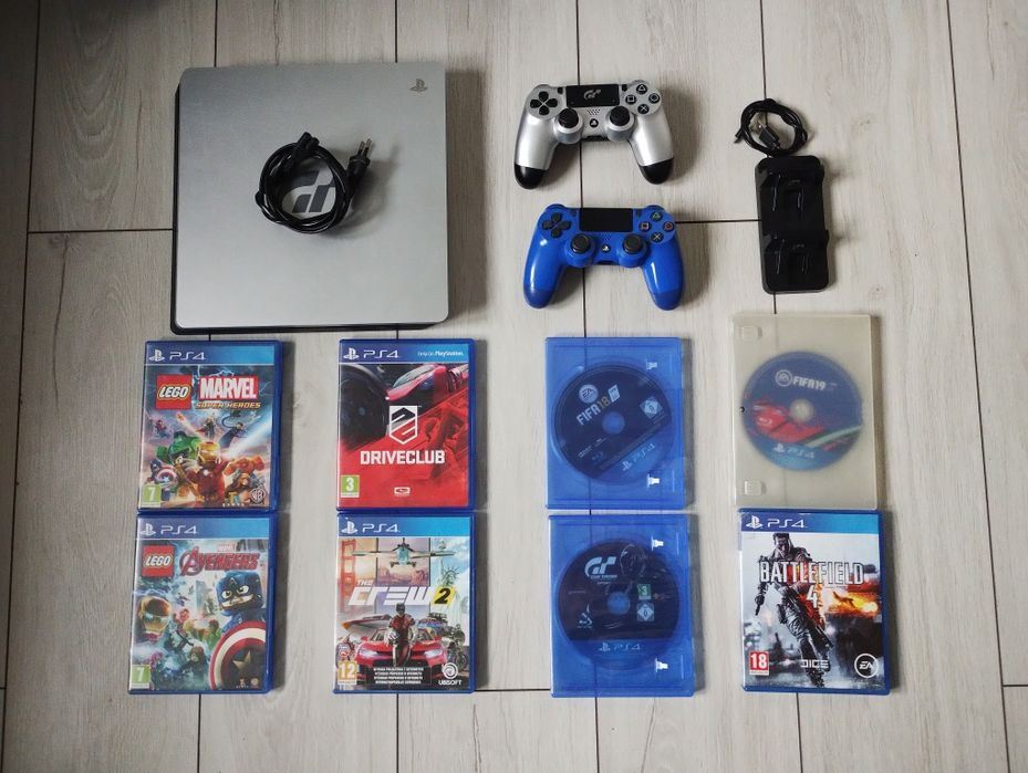 PS4 slim 1T + gry