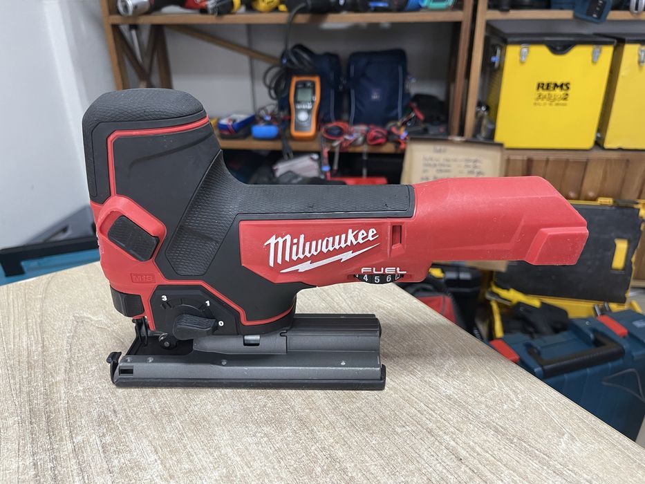 Milwaukee M18 FBJS / безщітковий лобзик Мілвокі 18V