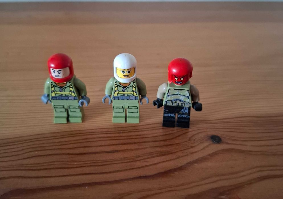 Lego - Bonecos / Figuras de Diversos Temas