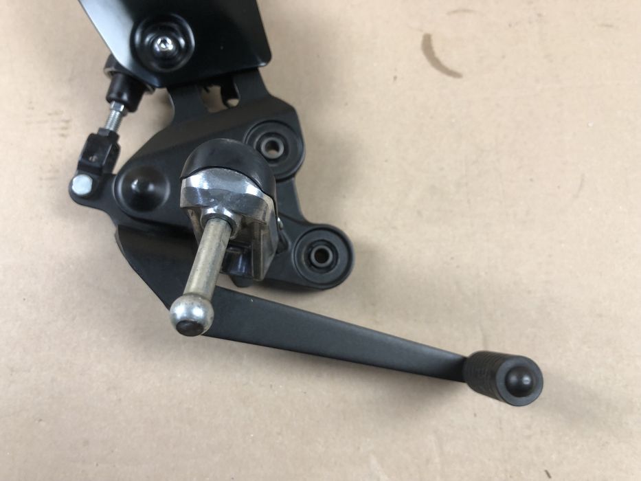 Yamaha MT07 Prawy Set Kierowcy Dźwignia Hamulca Pompa Podnóżek Przód